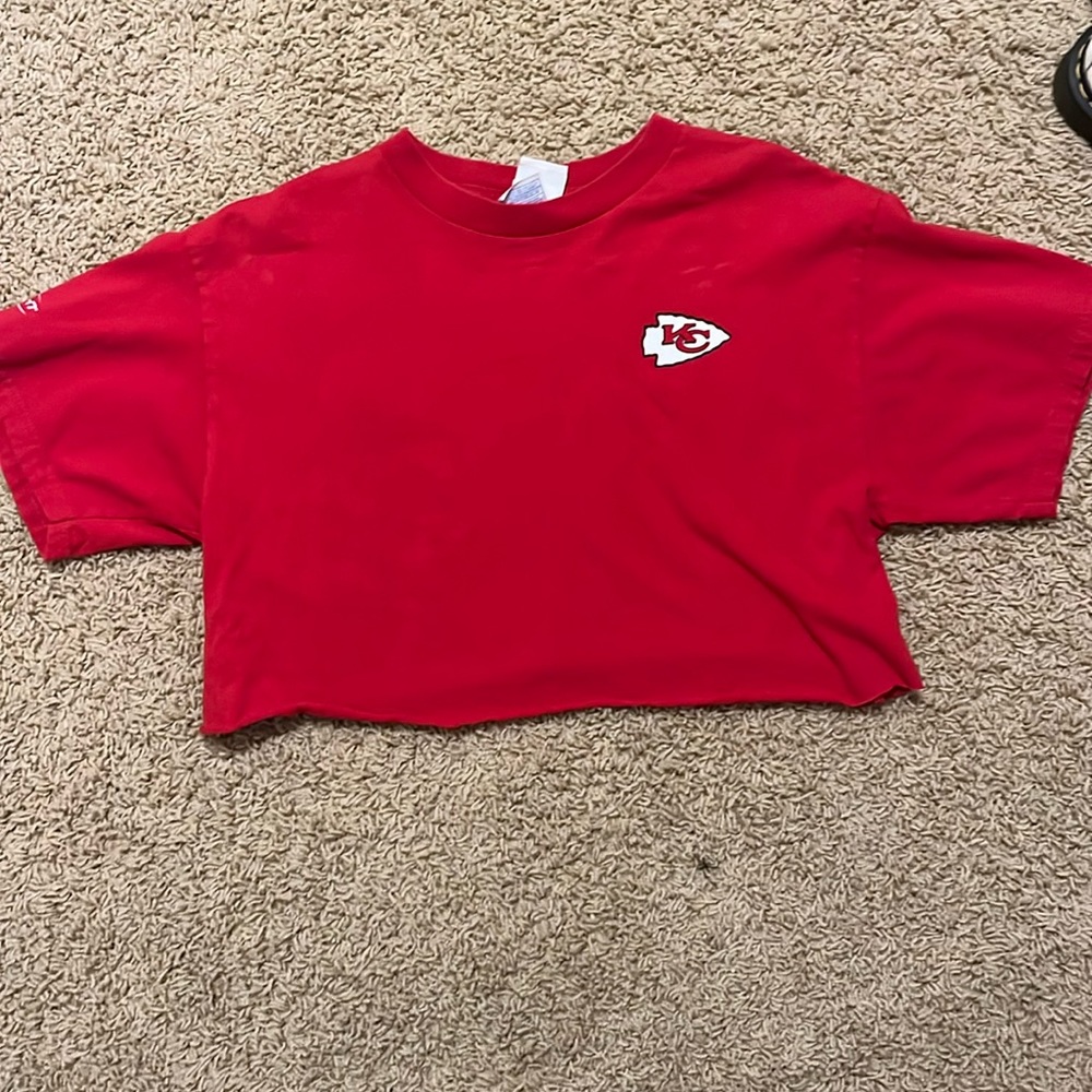 Cropped NFL chiefs small shirt.
